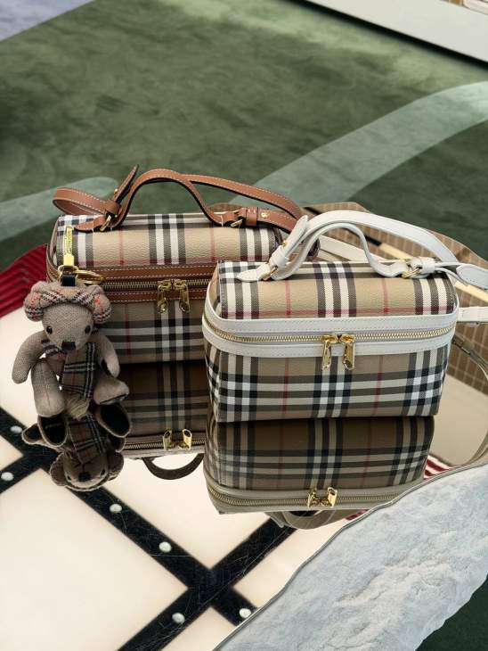 Picture of Burberry Handbags _SKUfw233324373fw